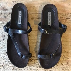 New NWOT Banana Republic Luci Embossed Lizard Brown Toe Loop Sandals 10
